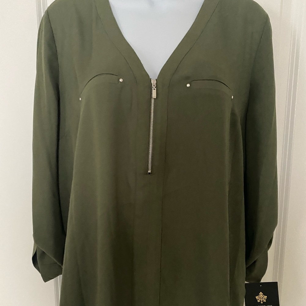 Woman’s Fortune & Ivy Zipper Blouse